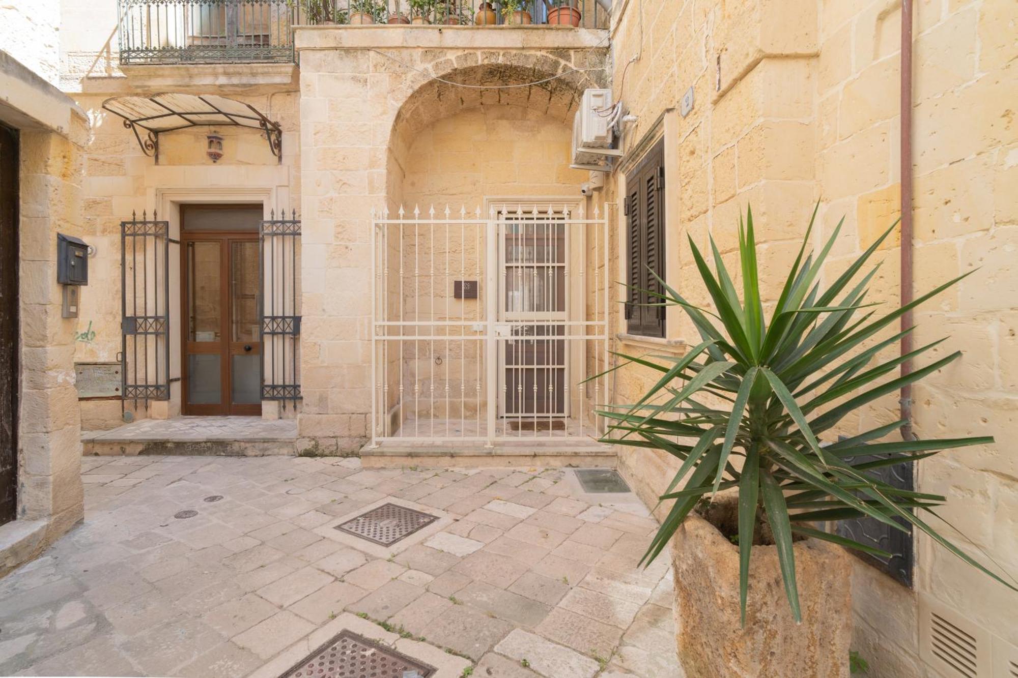 Dimora Barocca Apartment Irene Lecce Buitenkant foto